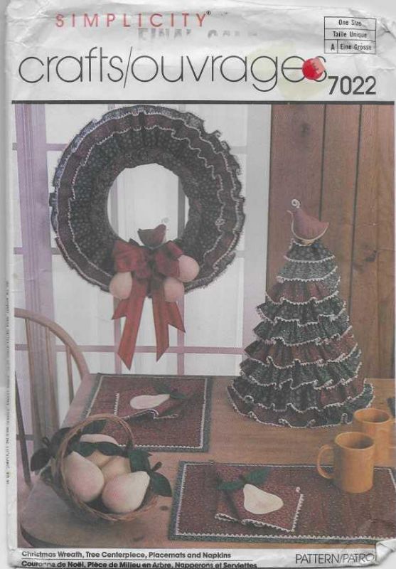 Picture of A20 SIMPLICITY 7022: CHRISTMAS CRAFT SEWING PATTERN 