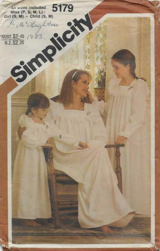 Picture of A15 SIMPLICITY 5179: RETRO NIGHTGOWN 